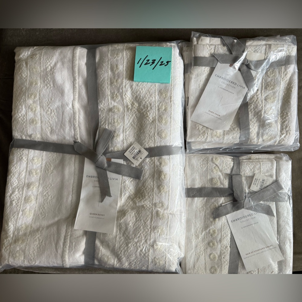 Anthropologie Queen Duvet 4 pillow cases